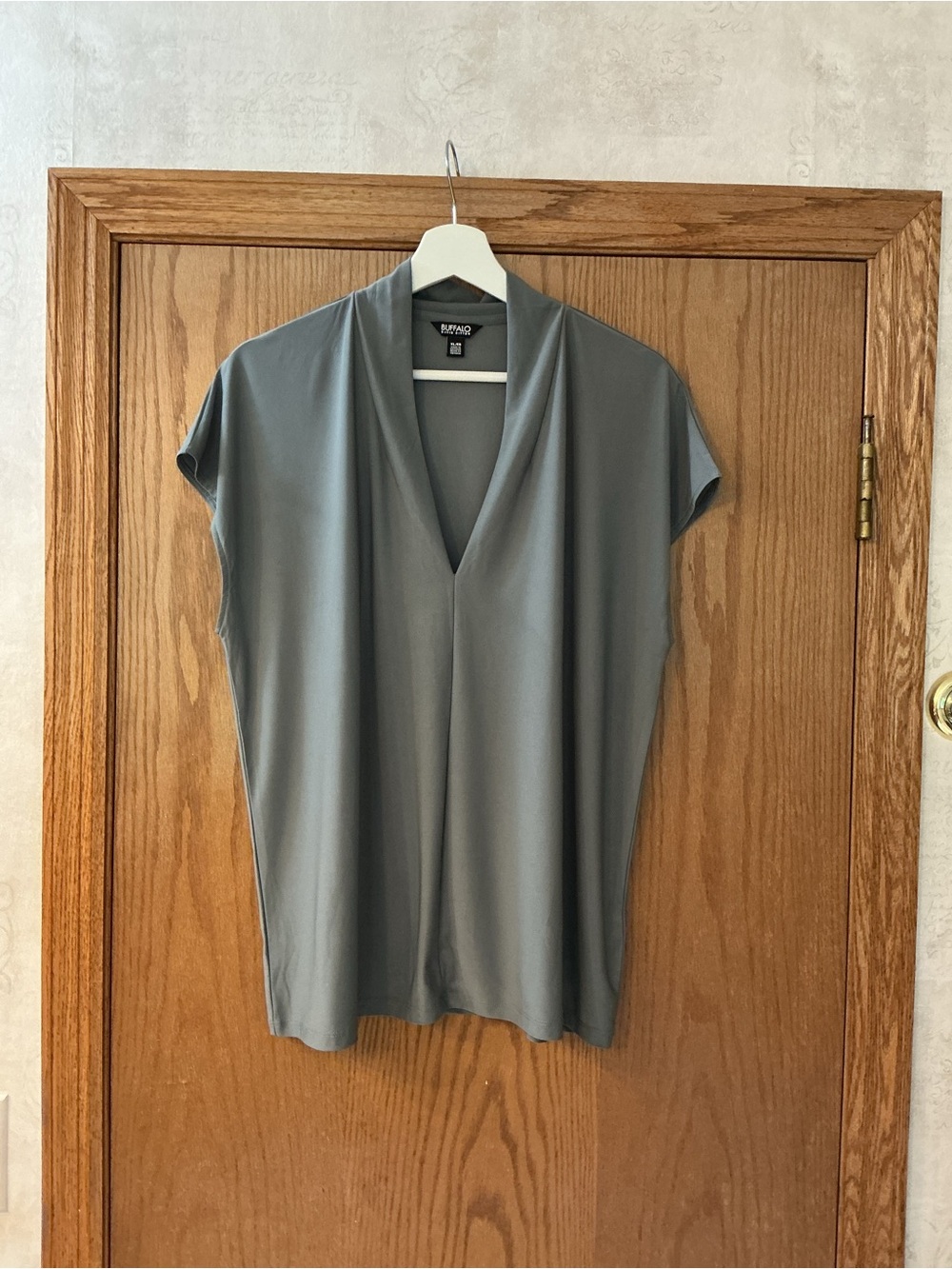 Buffalo David Bitton Gray Crewneck Cap Sleeve Blouse - Picture 9 of 10